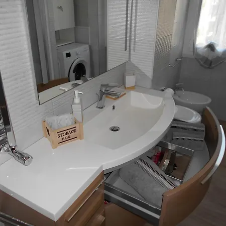 Domus Iarovalvi Apartment *