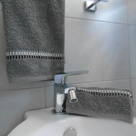 Domus Iarovalvi Apartment *